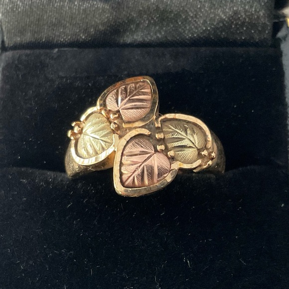 10K Black Hills Gold Ring